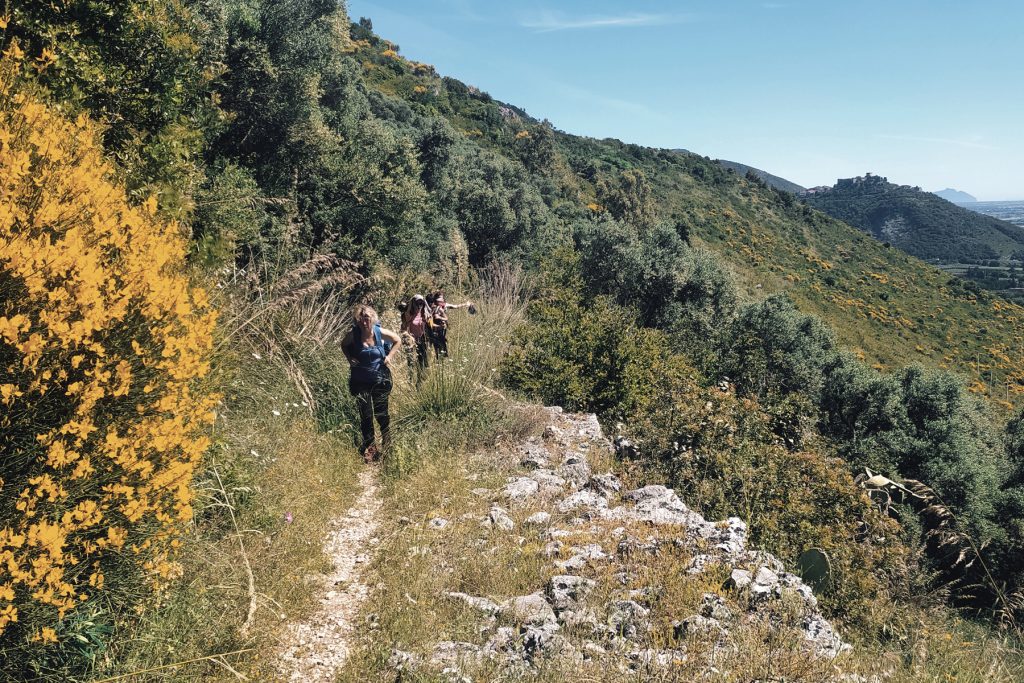 Trekking e cammino di più giorni sulla Via Francigena del Sud